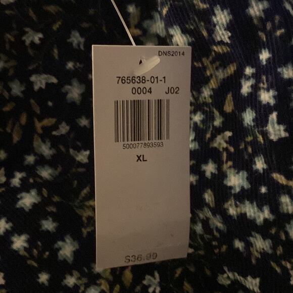 Old Navy Oversized Ditzy Floral Corduroy Tie Sleeve - Picture 9 of 13